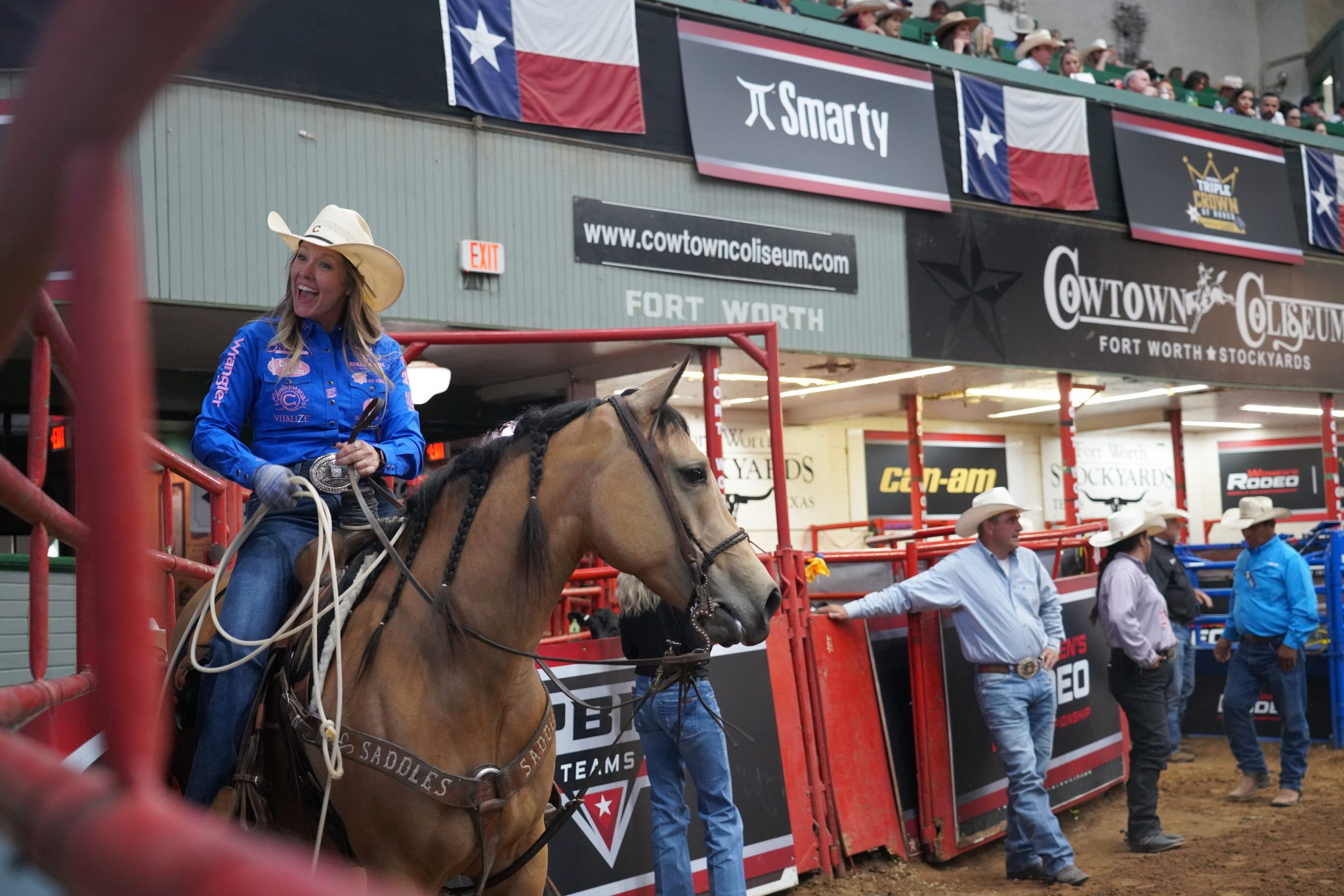 Hope Thompson about to rope at the Womens Rodeo World Championship