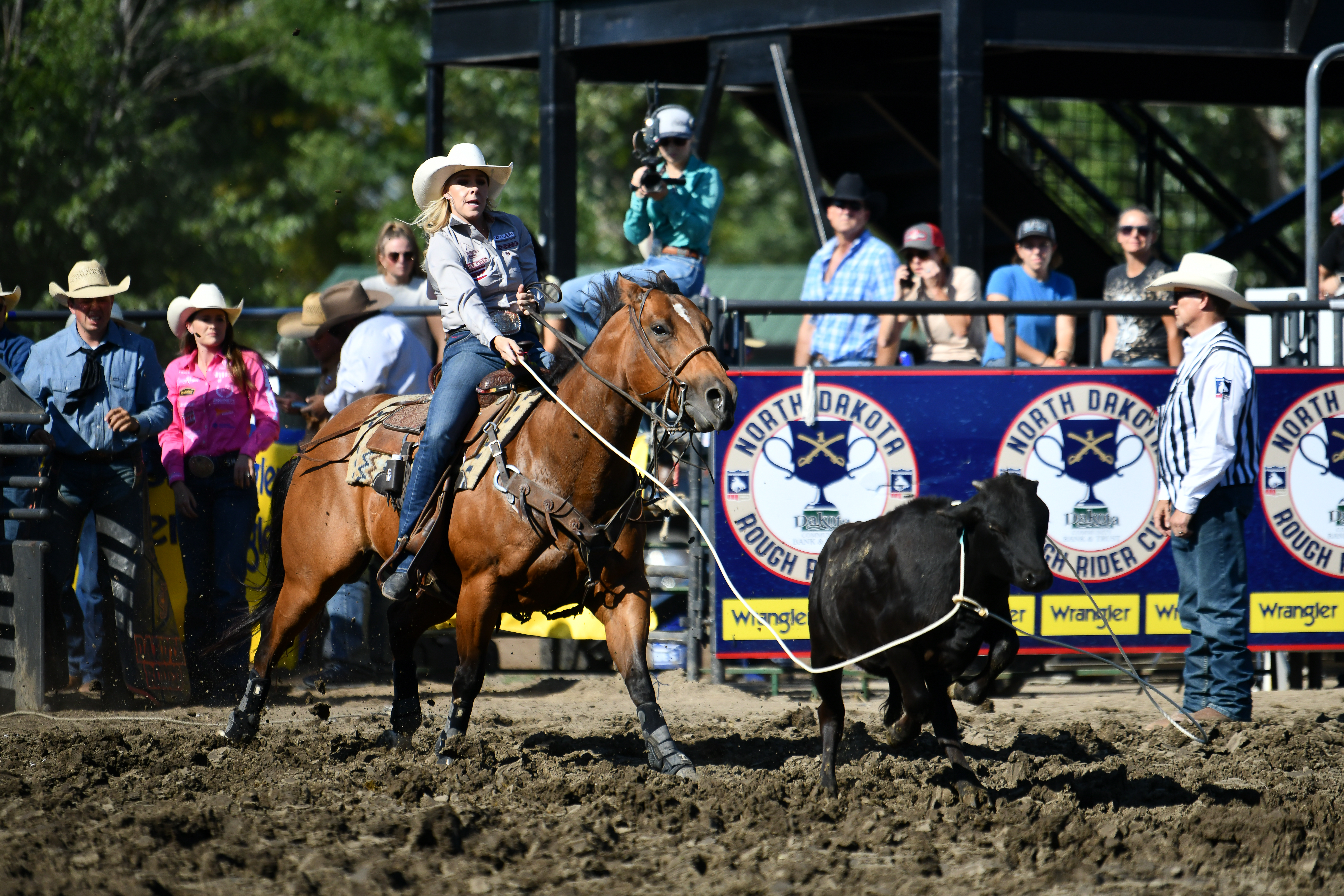 Cadee Williams clinched the Roughrider Cup in Mandan, North Dakota with a 2.0-second run that netted her more than $11K.